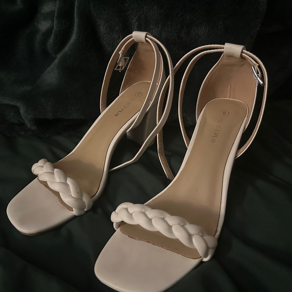 Source Unknown White Minimalist Heels